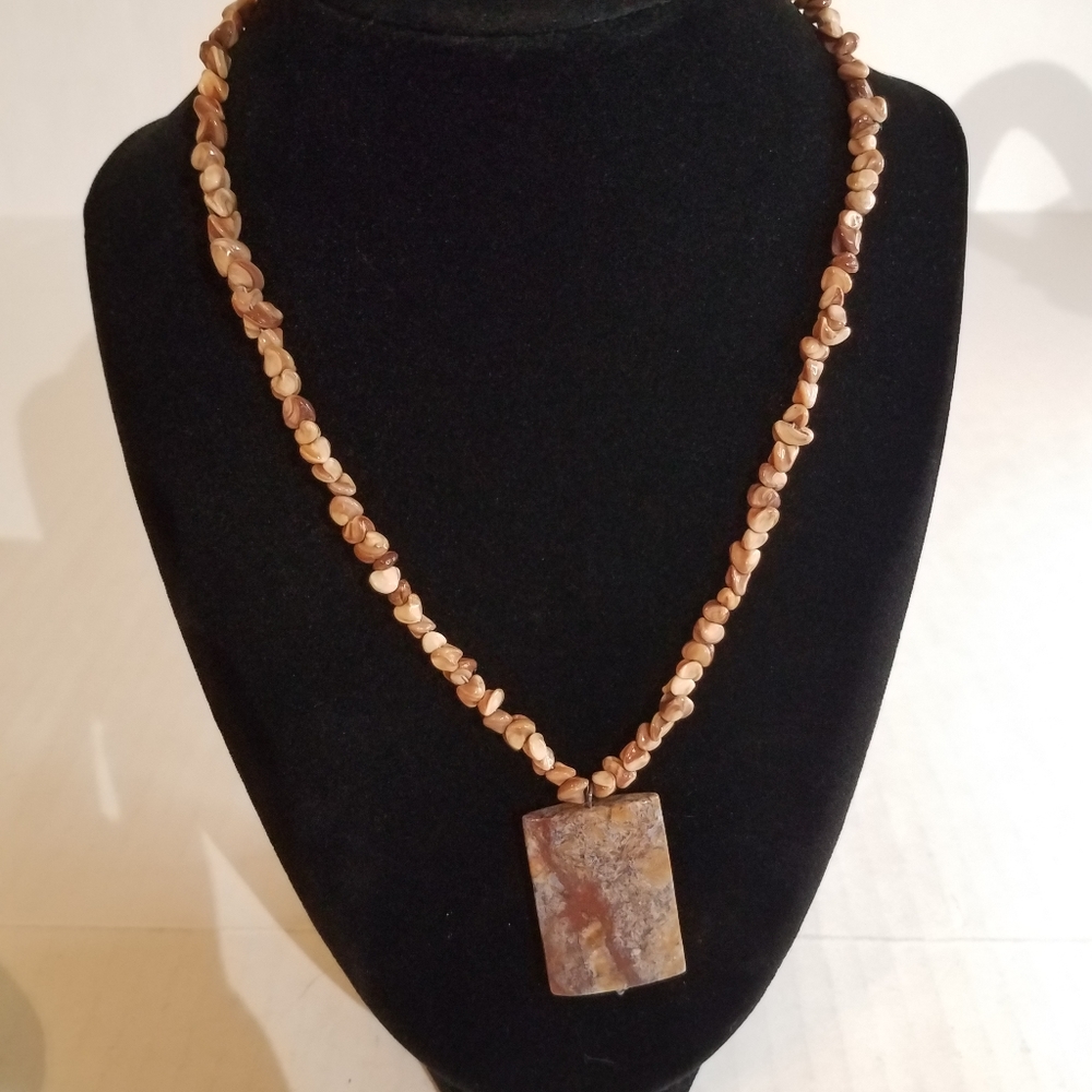 Semi-precious Stone necklace j389